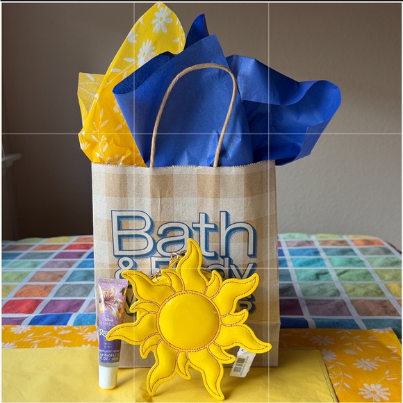 🌻👸🌻 BATH AND BODY WORKS RAPUNZEL SUN COIN PURSE & LIP GLOSS 🌻👸🌻 NWT 🌻👸🌻 - Picture 11 of 16